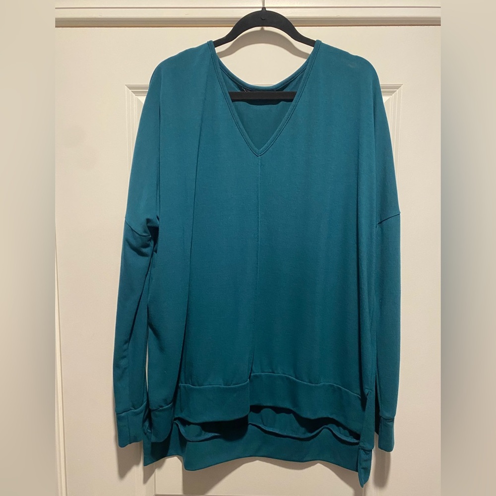 1X blue sweater
